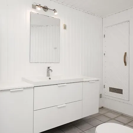 Pet Friendly In With Kitchen